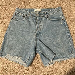 Abercrombie & Fitch 7inch dad short. Curve love. Size 31/12